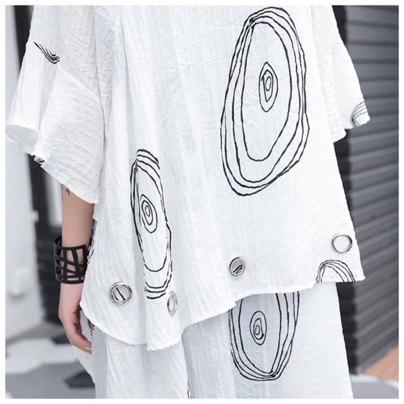 White & Black Layered High Low Top - Picture 6 of 8